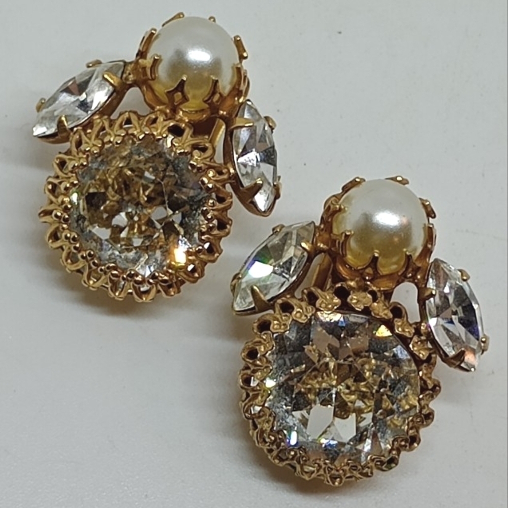 * vintage Schreiner faux pearl with clear crystals gold tone clip on earrings